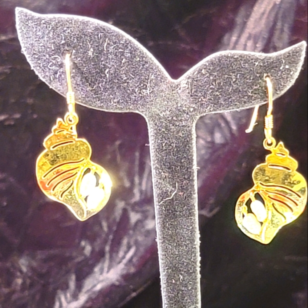 0506. Vintage Wild Bryde ~ Gold Over Conch with Fresh Water Pearls ~ Beautiful!